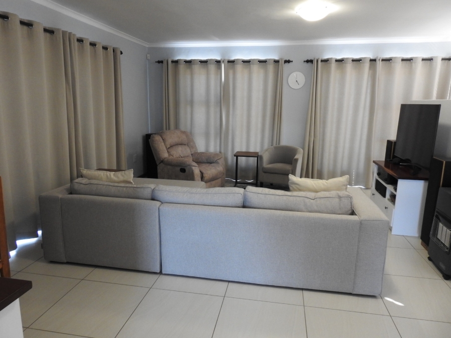 3 Bedroom Property for Sale in Hoogland Western Cape